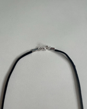 Load image into Gallery viewer, BEADED FLOWER CLASP NECKLACE