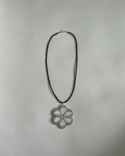 Load image into Gallery viewer, BEADED FLOWER CLASP NECKLACE
